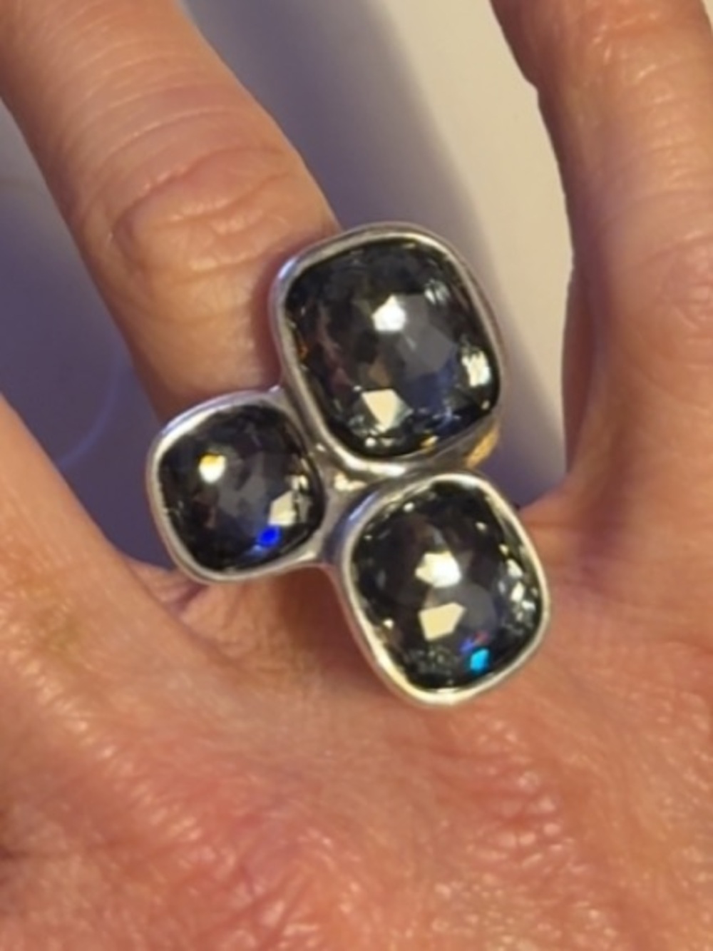 NWT Uno de 50 - Triple Cushion-Set Gray Stone Ring - Picture 3 of 9